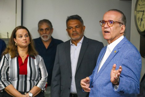 O senador Fernando Dueire Homenageia a CBTU 