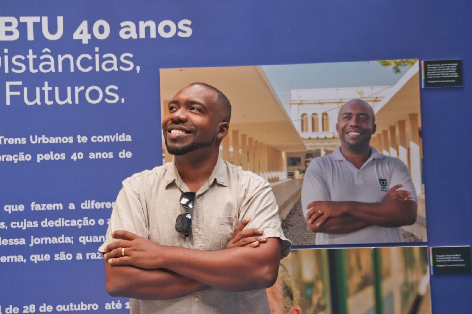 Empregado da CBTU na exposição fotográfica dos 40 anos da empresa em Maceió