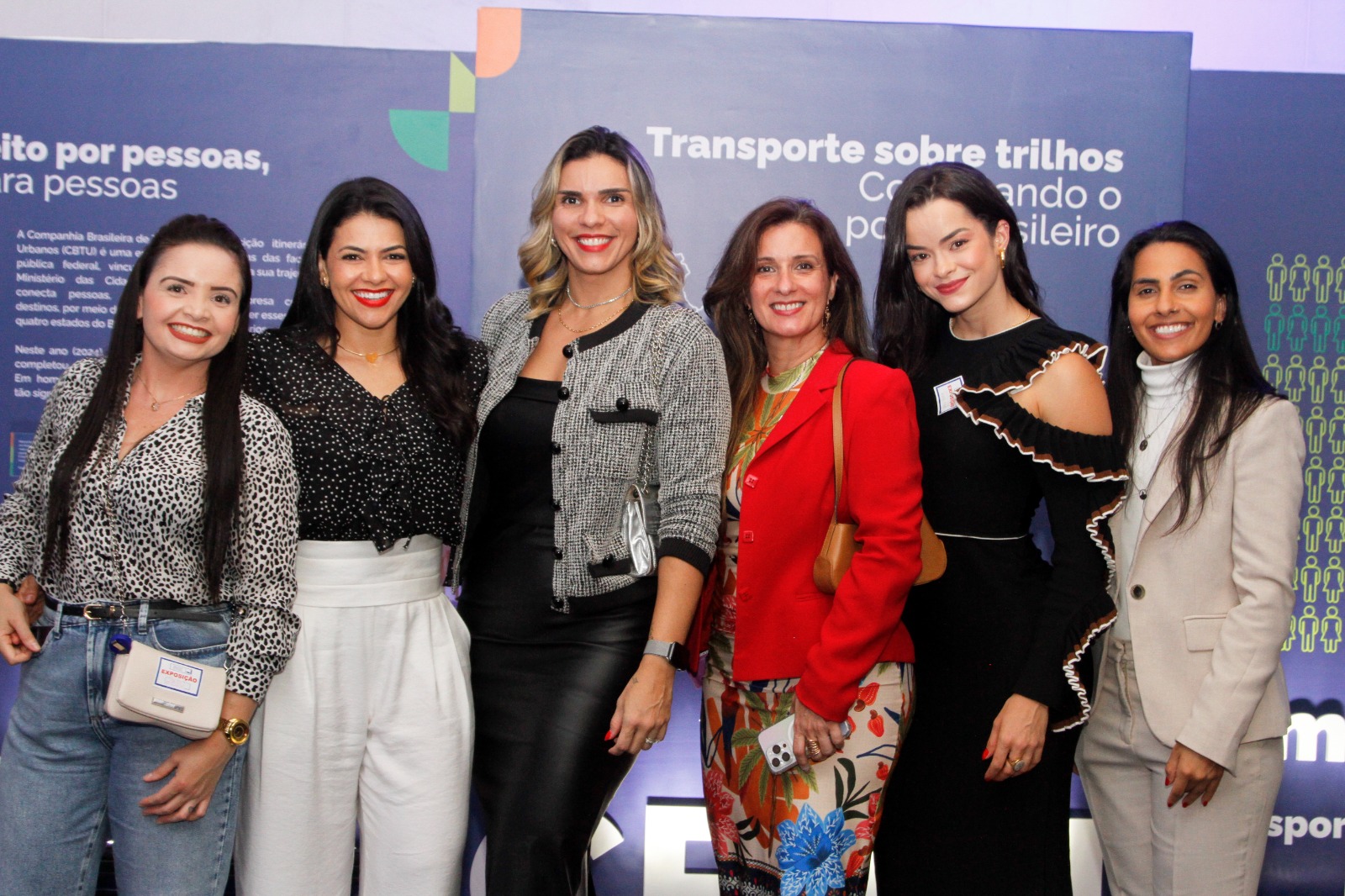 Empregadas da CBTU na exposição dos 40 anos da empresa no congresso