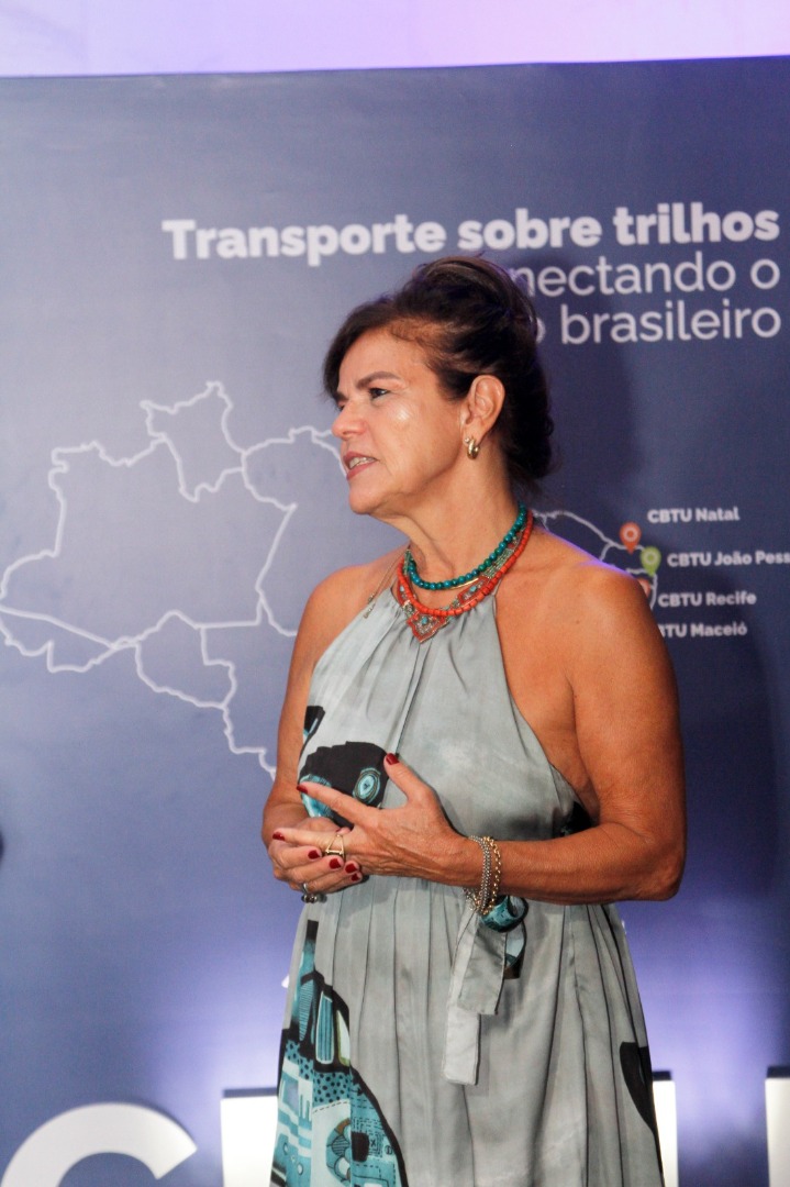 diretora técnica e interina de Administração e Finanças Adriana Fonseca Lins na exposição