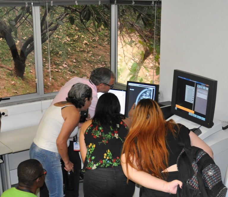 Visita da SNCT no Laboratório de Radioproteção Aplicada à Mamografia