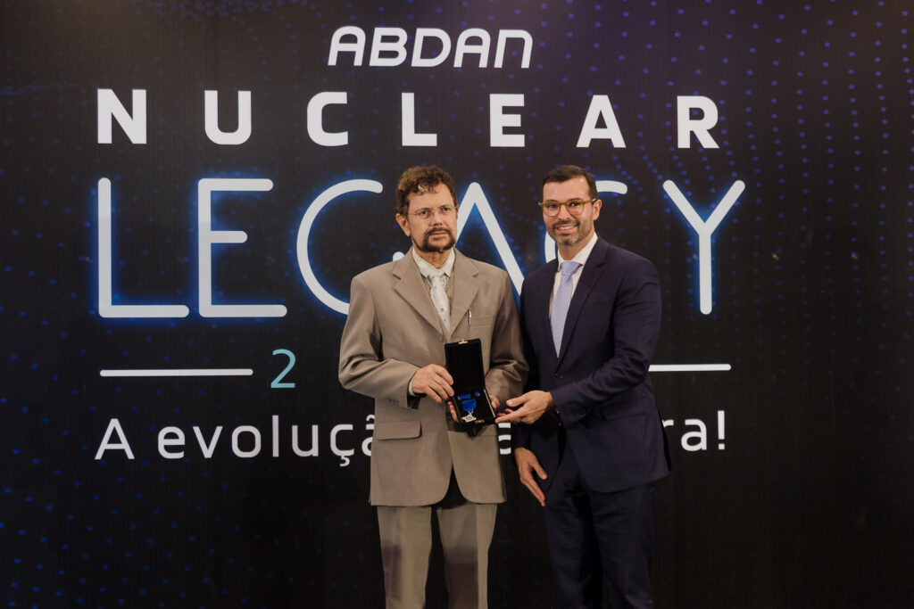 Entrega da medalha - Abdan (Foto: Fernanda Coutinho)