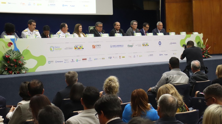 Mesa de cerimônia de abertura da INAC 2024 (Foto: Deivid Oliveira)