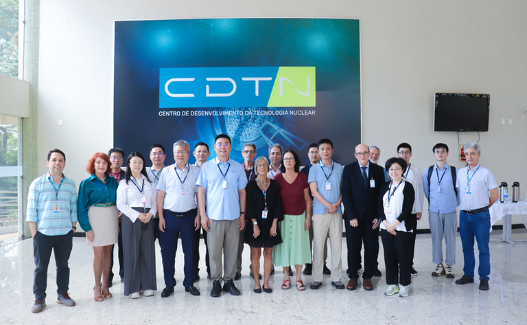 Visita da comitiva chinesa ao CDTN (Foto: Deivid Oliveira/CDTN)