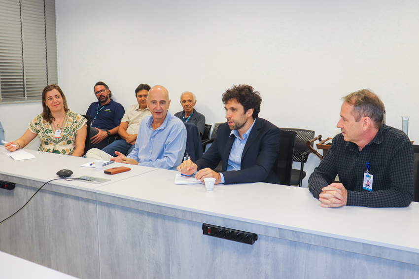 Em primeiro plano, Héloïse Delavenne, Patrick Lanusse, Alexandre Laurente e Pedro Lana Gastelois (Foto: Deivid Oliveira/CDTN)