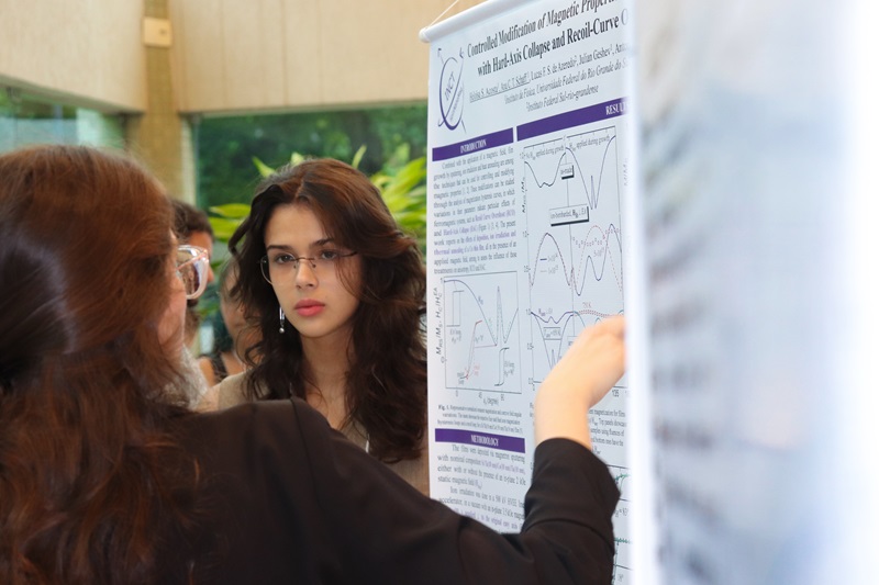 Apresentação de pôsteres (Foto: Deivid Oliveira/CDTN)