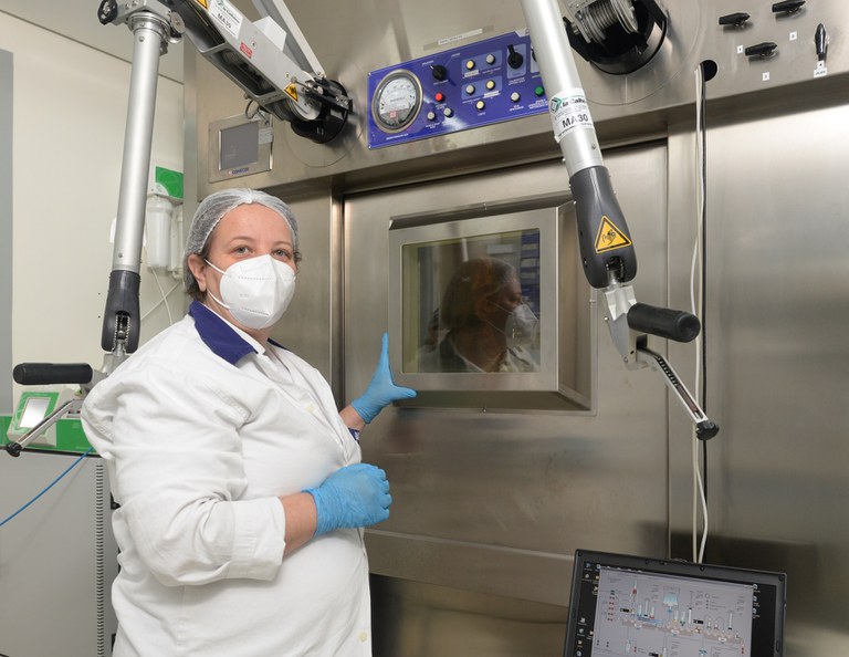 Juliana Batista na Unidade de Pesquisa e Produção de Radiofármacos do CDTN - Foto: Glaucia Rodrigues