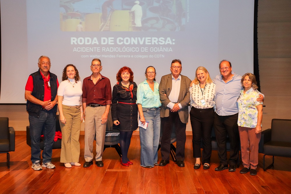 Da esq. para dir.: Antônio Pereira Santiago, Valéria Cuccia, Rogério Mourão, Clédola Cássia Tello, Amenônia Ferreira, Walter Mendes, Márcia Guzella, Luiz Reis e Maria Judite Haucz (Foto: Deivid Oliveira)