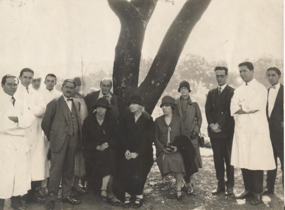 Marie e Irene Curie em visita ao Instituto Radium, em 1926, em Belo Horizonte (Foto cedida pelo Centro de Memória da Faculdade de Medicina da UFMG)