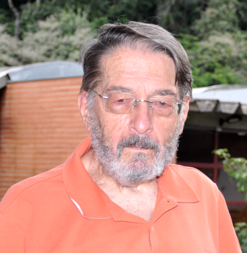 Prof. Emérito Rubens Martins Moreira - 832x851.png