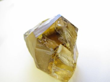 Quartzo irradiado após tratamento térmico Beer