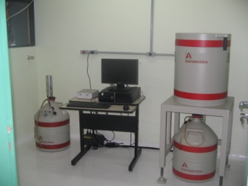 Sistema de espectrometria gama Canberra, com detector para ultra baixa energia, GUL 0110, acoplado a microcomputador com Placa Multicanal de aquisição de espectros e com programa Genie2K.