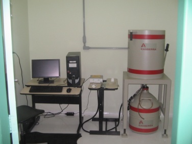 Sistema de espectrometria gama Canberra, com detector HPGe coaxial modelo 5019, com 50% de eficiência nominal, DSA-2000 acoplado a microcomputador com Placa Multicanal de aquisição de espectros e com programa Genie2K.