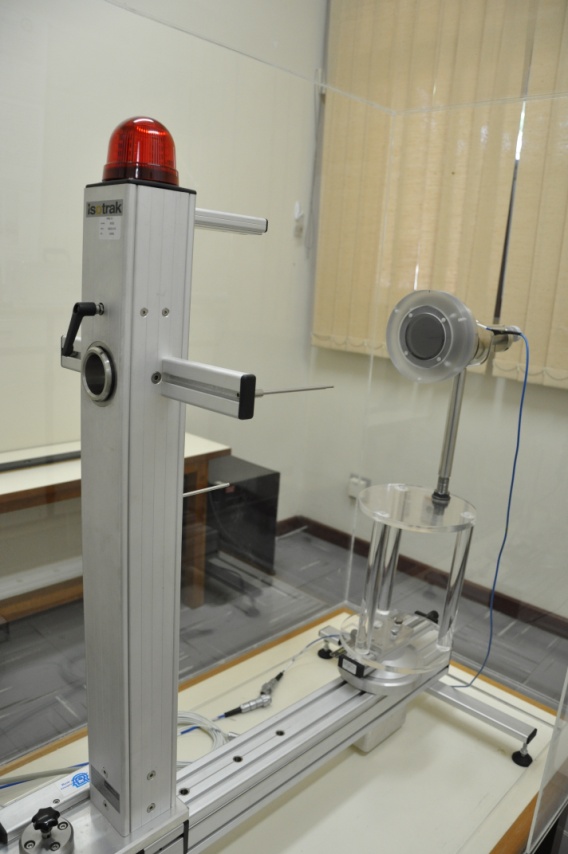 Laboratório de Metrologia Beta: sistema padrão secundário beta BSS2 e câmara padrão tipo câmara de extrapolação PTW 23392