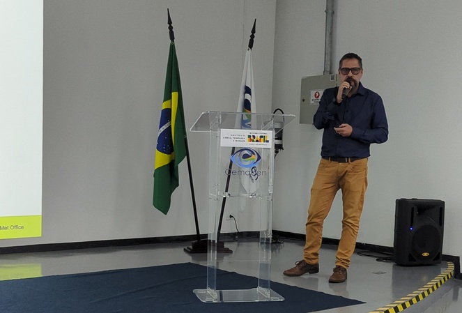 O fenômeno do "veranico" de fevereiro foi tema da apresentação do pesquisador em meteorologia do Cemaden Christopher Cunningham.
