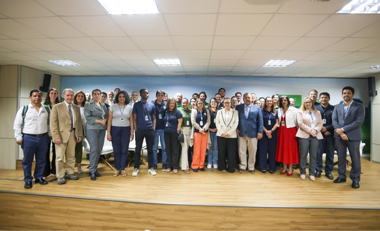 Participantes reunidos ao final do evento de lançamento do relatório -  Foto: Ascom Mapa - Percio Campos