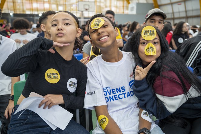 Campanha Cemaden Educação 2025-2026 - Alunas da escola Zaíra, em Mauá, durante o lançamento da campanha. Foto Leandro Vaz-MCID.