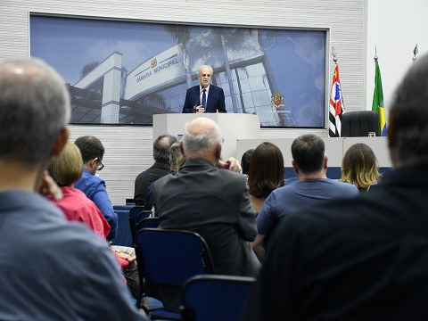 Cientista Carlos Nobre é homenageado na Câmara Municipal de São José dos Campos, com a medalha Mérito Ambiental Chico Mendes