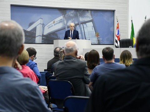 Cientista Carlos Nobre é homenageado na Câmara Municipal de São José dos Campos, com a medalha Mérito Ambiental Chico Mendes