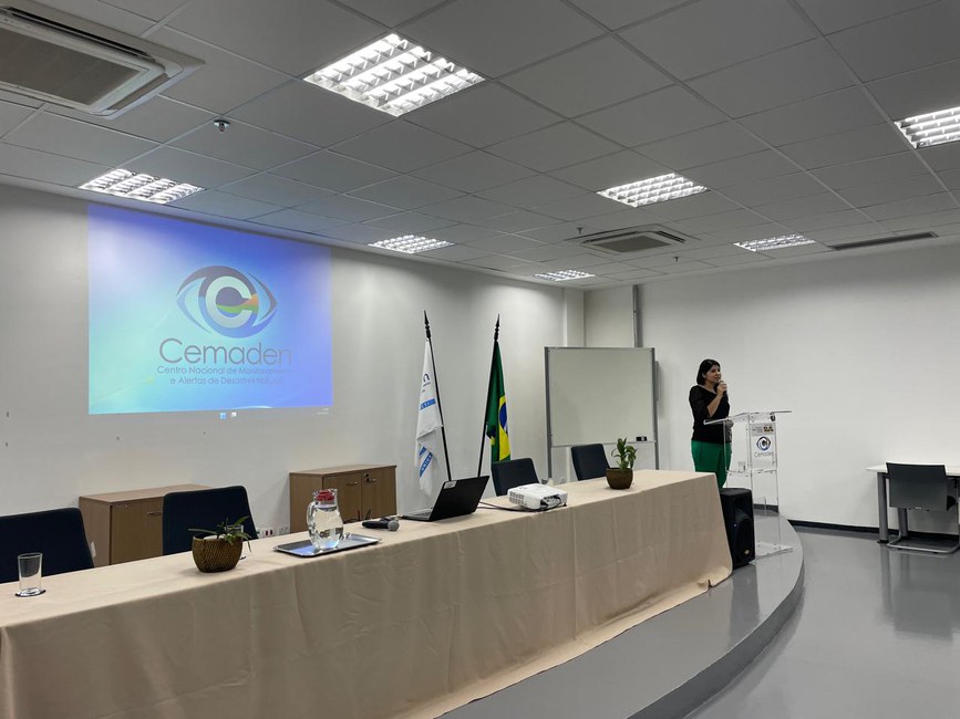 Abertura da SNCT, no Auditório do Cemaden, pela coordenadora substituta de Relações Institucionais, Ana Paula Cunha.