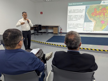 Gustavo Souza apresenta a rede observacional do Cemaden