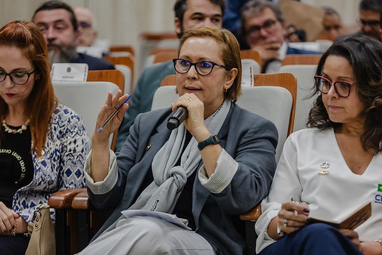 Diretora do Cemaden Regina Alvalá