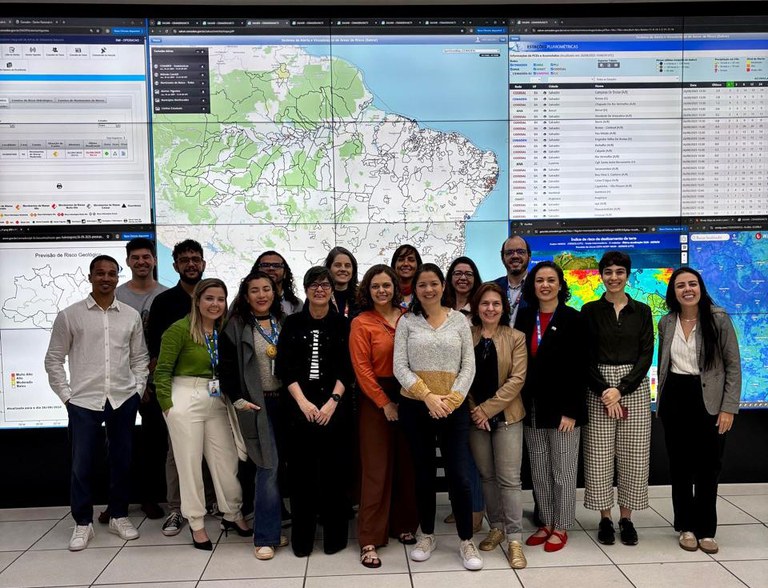 participantes na sala de situação.jpeg