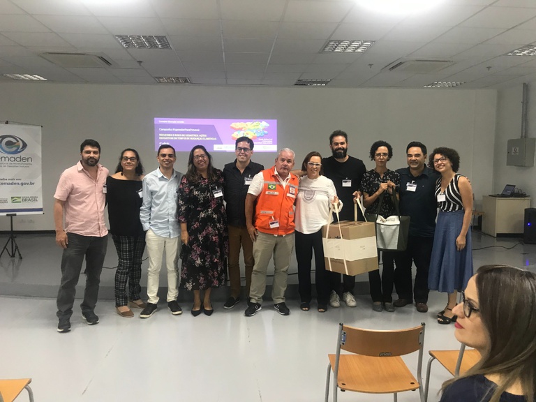 Foto-17-Premiação-Campanha-2019-Cemaden-Educação-UFF-e-Regina-Alvalá.jpg