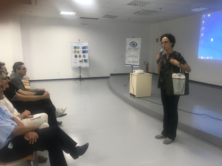 Foto-18-Premiação-Campanha-2019-Cemaden-Educação-Carla.jpg