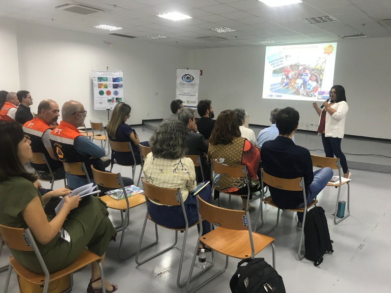 Foto-5-Premiação-Campanha-2019-Cemaden-Educação-DC-PE-e-auditório.jpg