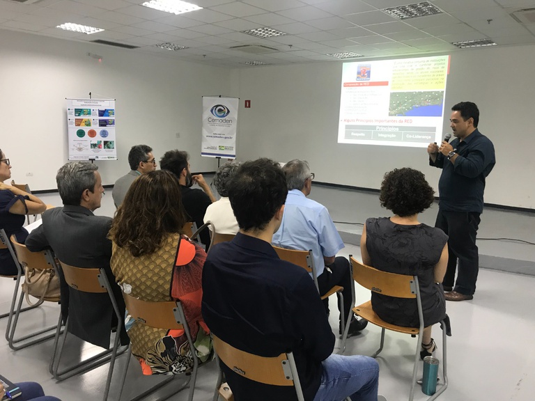 Foto-6-Premiação-Campanha-2019-Cemaden-Educação-UFF-e-auditório.jpg