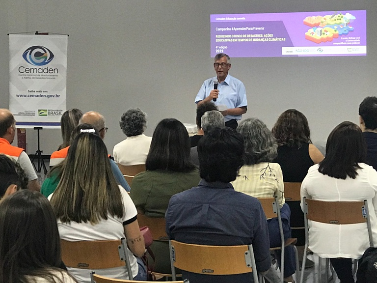 Foto-8-Premiação-Campanha-2019-Cemaden-Educação-abertura-diretor.jpg