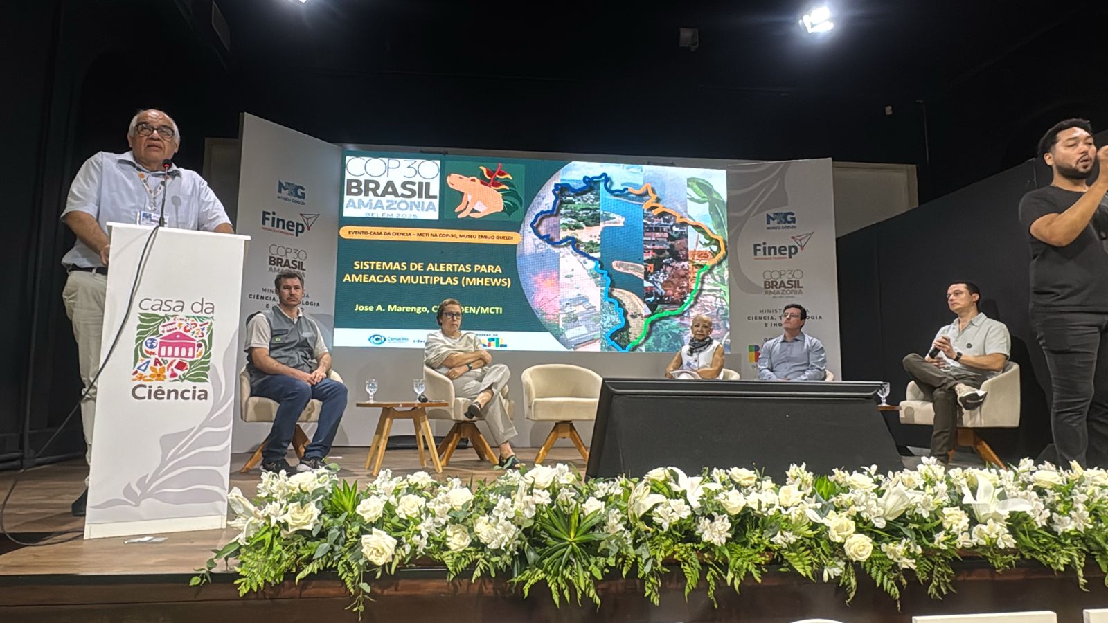 Foto COP30 capa 1 Jose Marengo e equipe do Cemaden na COP30.jpeg