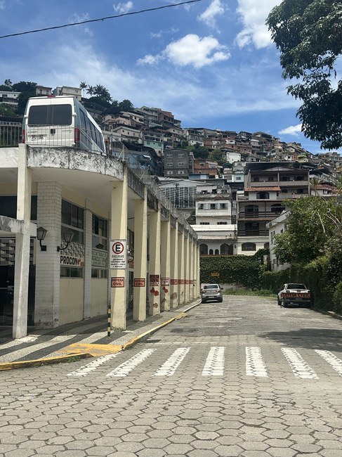 Exposição de fotos do Cemaden no Museu Interativo de Ciências em São José dos Campos (SP), sobre "Extremos" mostrando áreas de risco e sobre eventos climáticos extremos.