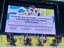 Foto  pesquisadora do Cemaden,Adriana Cuartas,  em evento em Bogotá 15 set 2025.jpeg