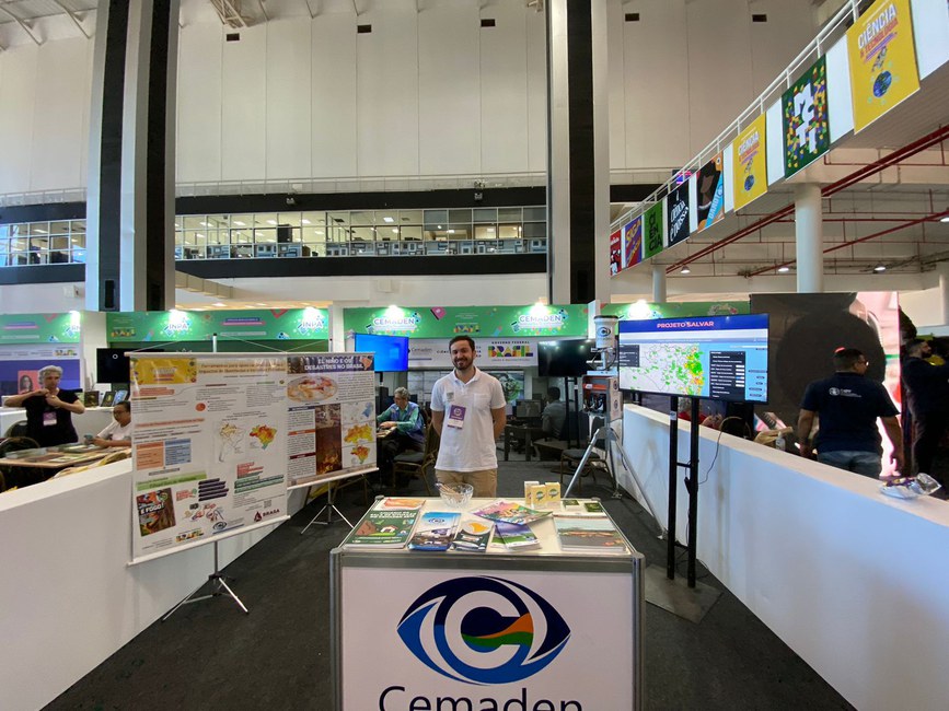Foto estande do Cemaden em Brasília