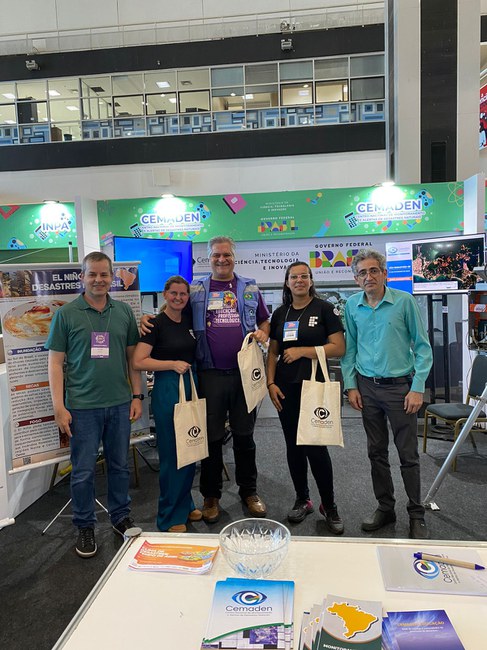 foto estande do Cemaden na SNCT em Brasília