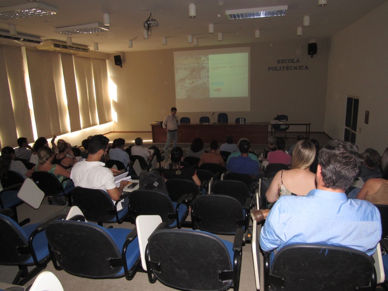 Mesa-Redonda-UFRJ-Foto-Samir-Batista-Fernandes.jpg