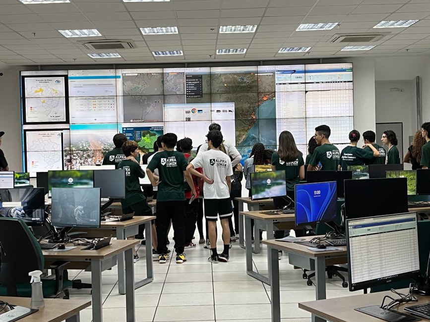 Science Days 2024: Estudantes do ensino médio conhecem o sistema de monitoramento da Sala de Situação do Cemaden