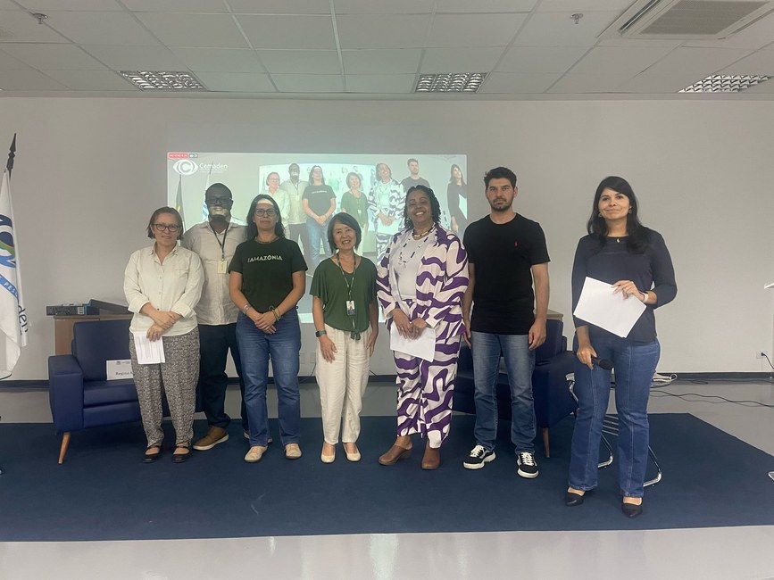 Diretora do Cemaden à esquerda e alguns dos membros da Comissão de Inclusão, Diversidade e Equidade (CIDE), instituída pela Portaria nº 535/2025, que criou o Programa de Inclusão, Diversidade e Equidade do Cemaden.