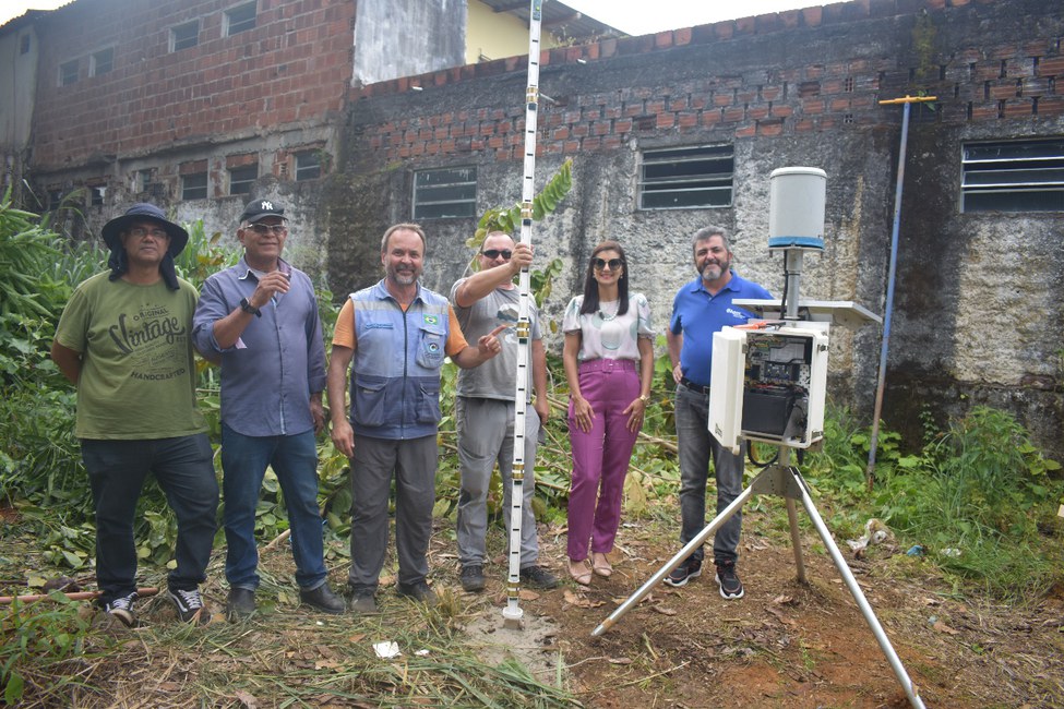 Manutenção da PCD Geo na Região Metropolitana de Recife(PE). Equipamento faz o monitoramento de chuvas e umidade do solo em até três metros,para prevenção de riscos de deslizamentos.