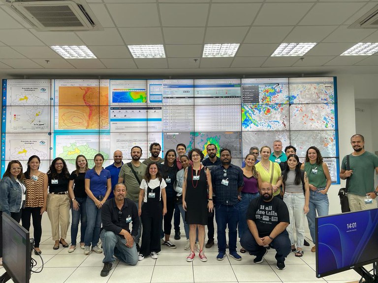 Foto Encontro pós-graduandos Cemaden-Unesp - Sala de Situação março 2023.jpeg