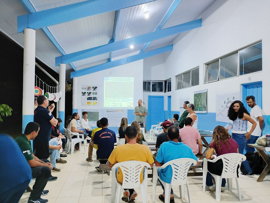 Foto 1 Pesquisador do Cemaden, Allan Iwama, em abertura da oficina em Ubatumirim (atuba-SP)