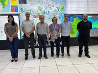 Ao visitar as instalações do CEMADEN na sexta-feira (05/12), ele se inteirou dos avanços no monitoramento e alertas de riscos de desastres