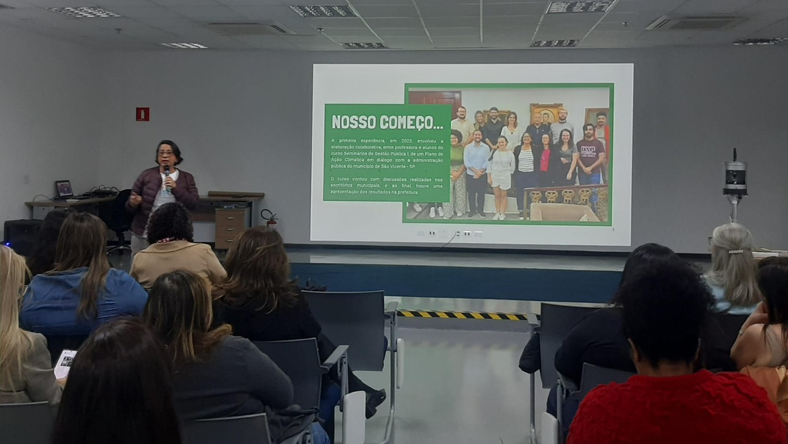 Coordenadora do Coop Clima, Sylmara Gonçalves Dias, da USP, faz a apresentação do projeto, durante a visita ao Cemaden