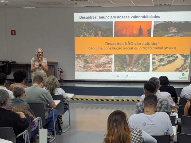 Em sua fala, Rachel Trajber, coordenadora do Programa Cemaden Educação, falou sobre a educação para percepção e prevenção de riscos de desastres.