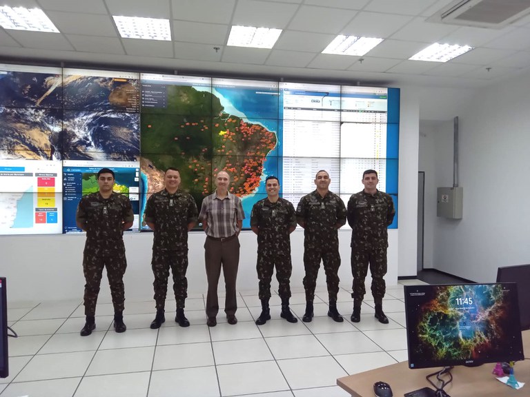Foto (capa) Visita Divisão de Aeródromo da Base de Aviação de taubaté, do Exército, fev 2023.jpeg