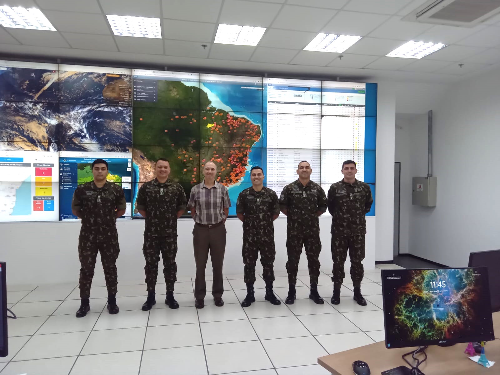 Foto (capa) Visita Divisão de Aeródromo da Base de Aviação de taubaté, do Exército, fev 2023.jpeg