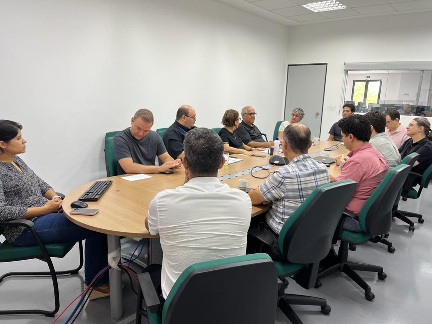 Reunião entre equipe do BNDS e gestores, tecnologistas e pesquisadores do Cemaden.