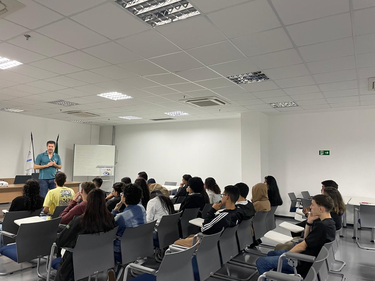 Visita de estudantes de São Luiz do Paraitinga 3
